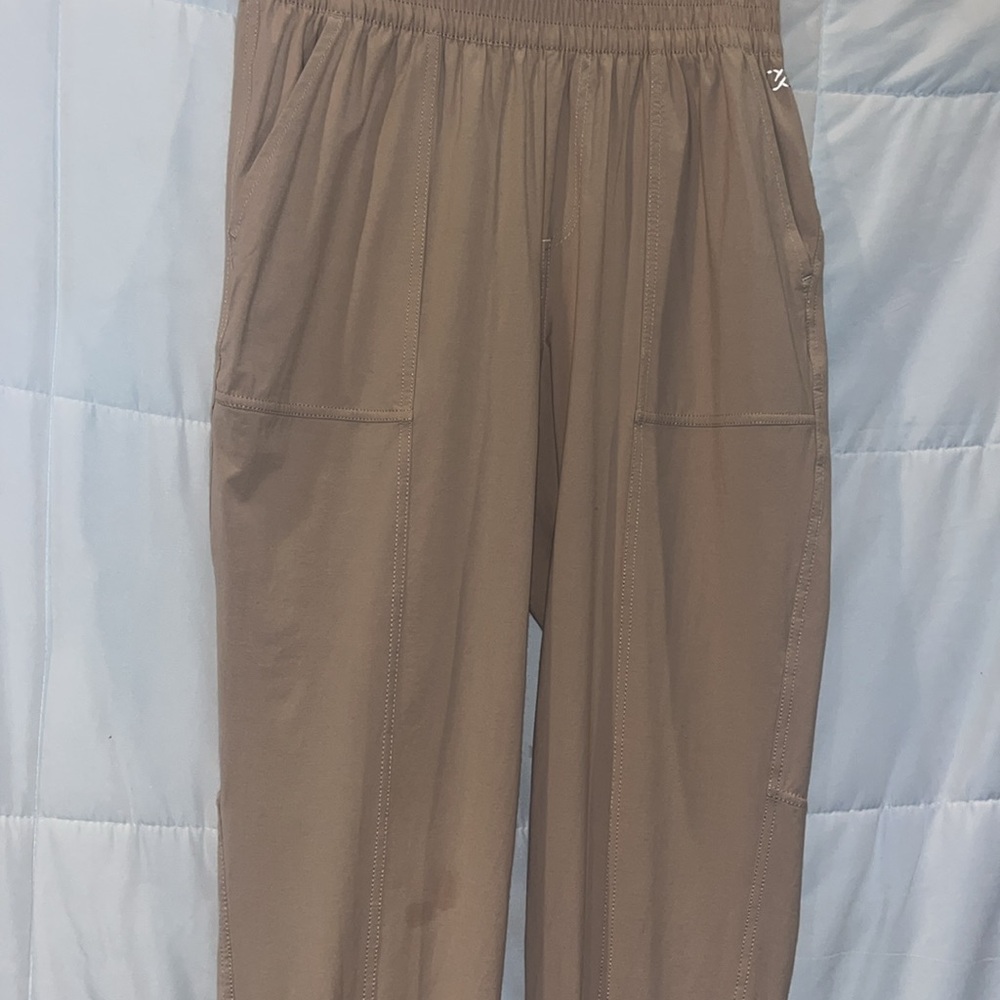 Calia by Carrie Underwood Nyluxe Joggers Pale Pink Size Small Zip Ankle - Picture 3 of 15